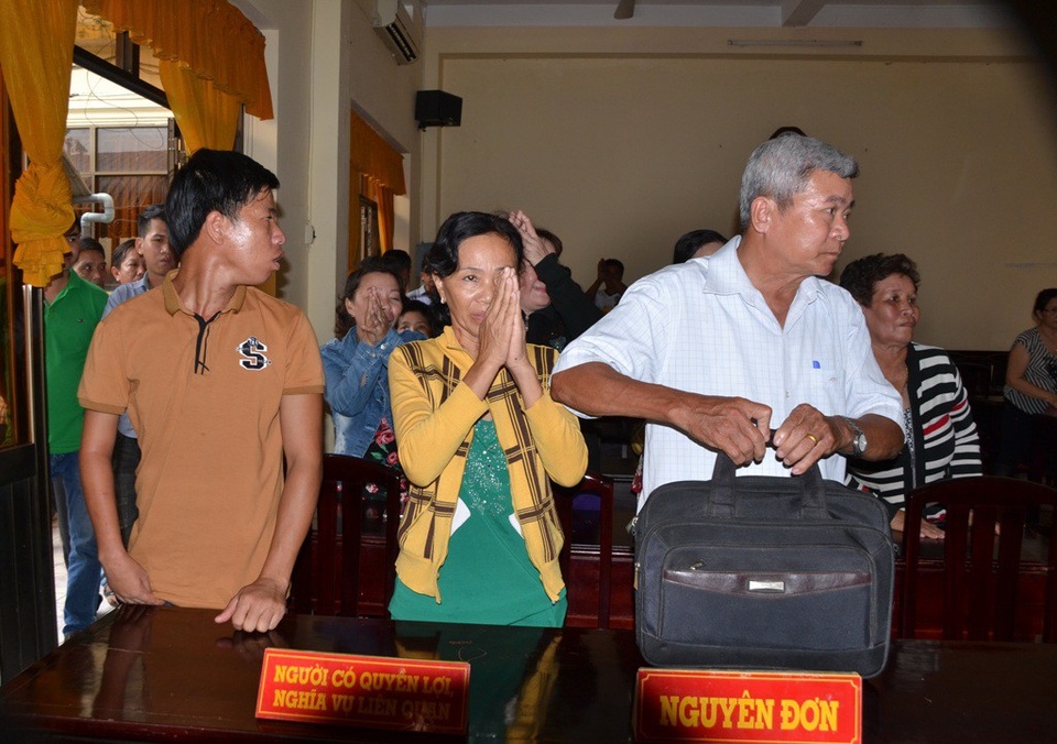 Vé số trúng độc đắc biến thành giả: Người trúng số thắng kiện - 1 Sau nhiều năm theo đuổi vụ kiến, ngày 7/11 HĐXX TAND tỉnh Kiên Giang tại phiên tòa cấp phúc thẩm lần 2 đã tuyên bà Tuyết thắng kiện