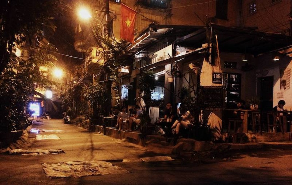Tranh cãi lùm xum về quyền sử dụng khu đất mở quán cafe sát trạm điện - 2
Tuy nhiên, tình trạng này đã được chấn chỉnh.