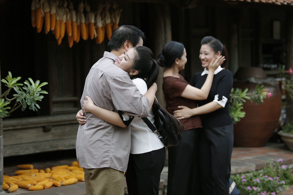 “Mẹ chồng ghê gớm” Lan Hương vào vai bà mẹ quê tần tảo - 6