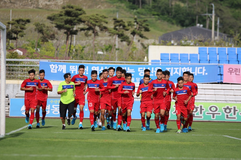 Cầu thủ U20 Việt Nam “cười hết cỡ” khi chơi đùa với bóng - 2
Các cầu thủ đang tập luyện với cường độ khá nặng