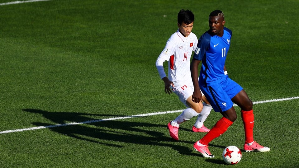 Những khoảnh khắc U20 Việt Nam thua “tâm phục khẩu phục” U20 Pháp - 14
Thuram luôn khiến Tấn Sinh cùng các đồng đội chống đỡ vất vả