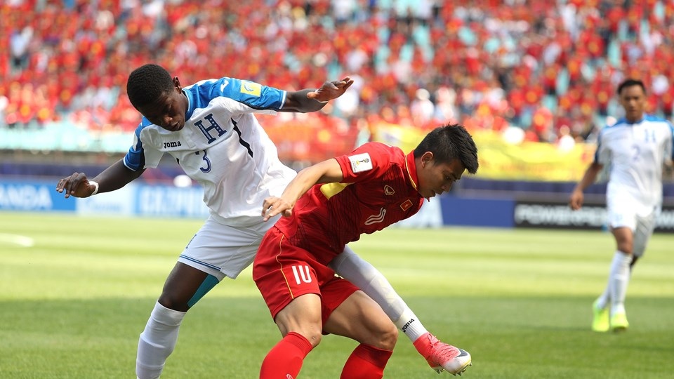 U20 Việt Nam 0-2 U20 Honduras: Thất bại đáng tiếc - 6
U20 Việt Nam đang ép sân, nhưng chưa thể ghi bàn