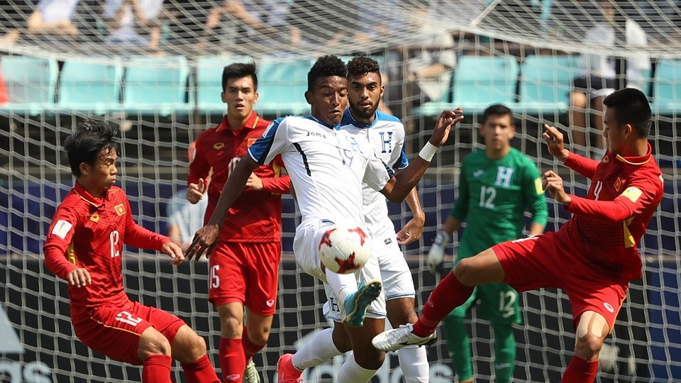 U20 Việt Nam 0-2 U20 Honduras: Thất bại đáng tiếc - 2
U20 Việt Nam đang chơi nỗ lực để giữ sạch mành lưới