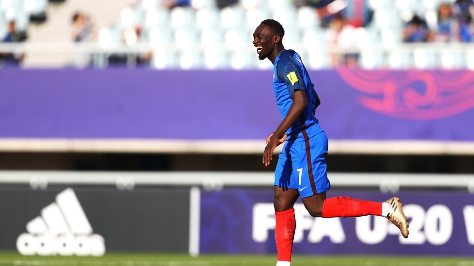 Những khoảnh khắc U20 Việt Nam thua “tâm phục khẩu phục” U20 Pháp - 6
Agustin tỏa sáng với cú đúp vào lưới Tiến Dũng ở hiệp 1