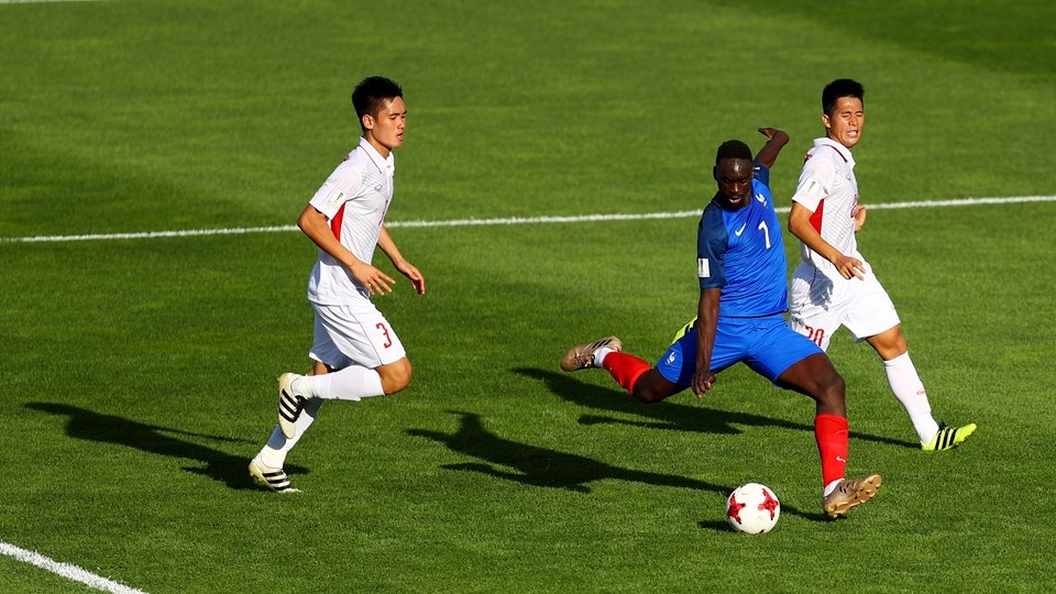 Những khoảnh khắc U20 Việt Nam thua “tâm phục khẩu phục” U20 Pháp - 3
Sự năng nổ của Agustin giúp Pháp lấn lướt hoàn toàn về thế trận