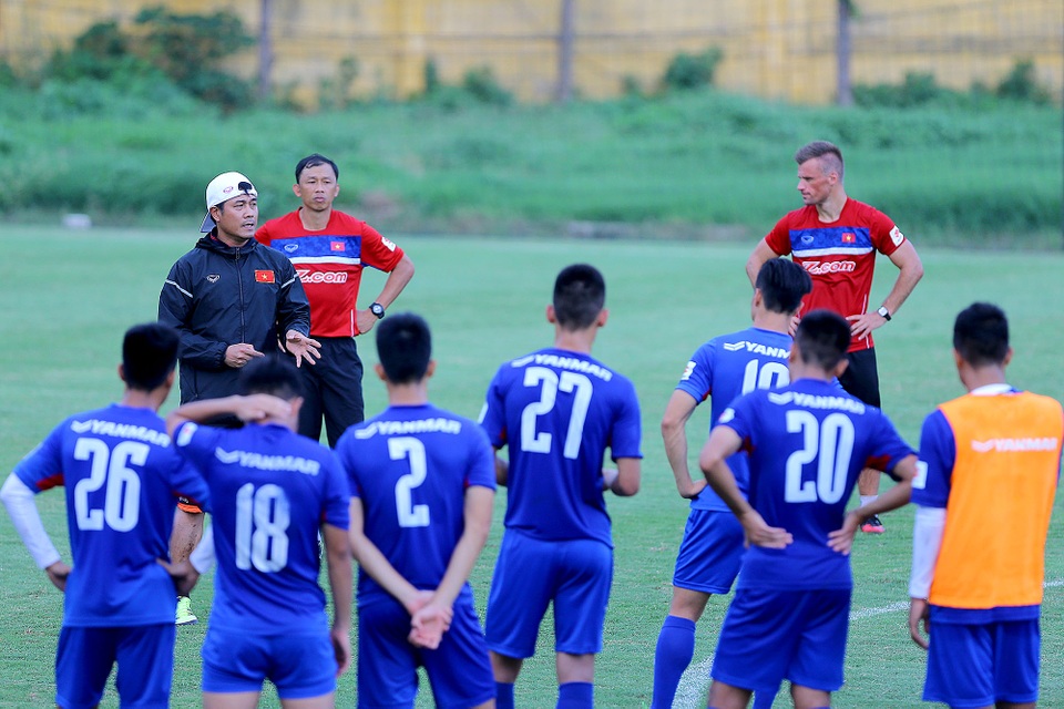 U22 Việt Nam thêm thương binh, rèn bài phản công - 1
U22 Việt Nam chủ yếu rèn bài phản công - Ảnh: Gia Hưng