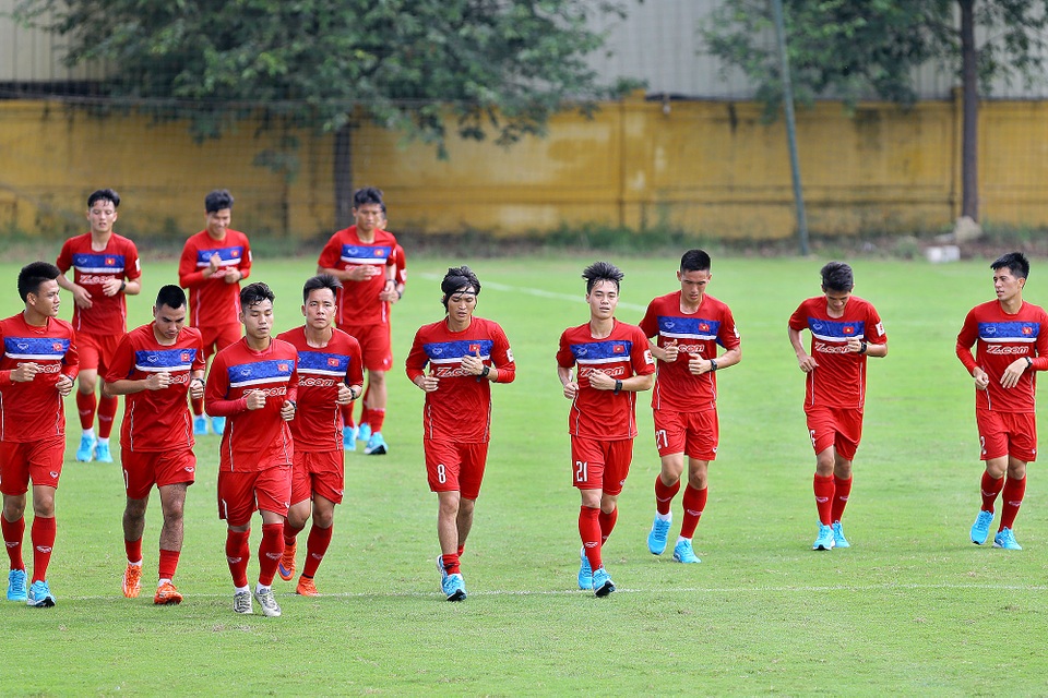 “Bảo bối” bị trục trặc, Văn Toàn kiệt sức trong bài tập thể lực - 2
Toàn đội tỏ ra khá nỗ lực