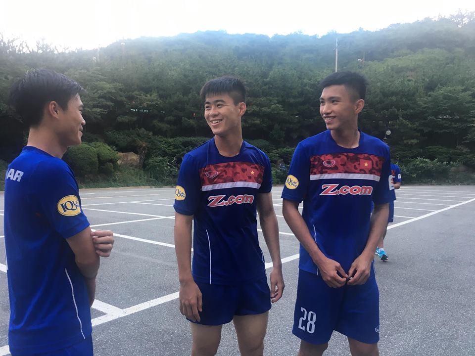 
Bầu không khí toàn đội khá vui vẻ
