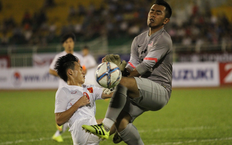 Bộ mặt nào của U23 Việt Nam sau trận thắng đậm U23 Malaysia? - 2 Nhiều cầu thủ Malaysia chỉ tập trung cùng đội tuyển tại... sân bay, sau đó đến thẳng TPHCM đêm 5/2, trước giờ bóng lăn hơn 1 ngày (ảnh: Trọng Vũ)