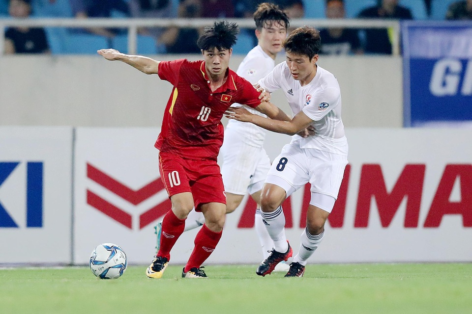 Văn Toàn lập công, U22 Việt Nam đánh bại Ngôi sao K-League - 4
Công Phượng chơi đầy năng nổ trên sân - Ảnh: Gia Hưng