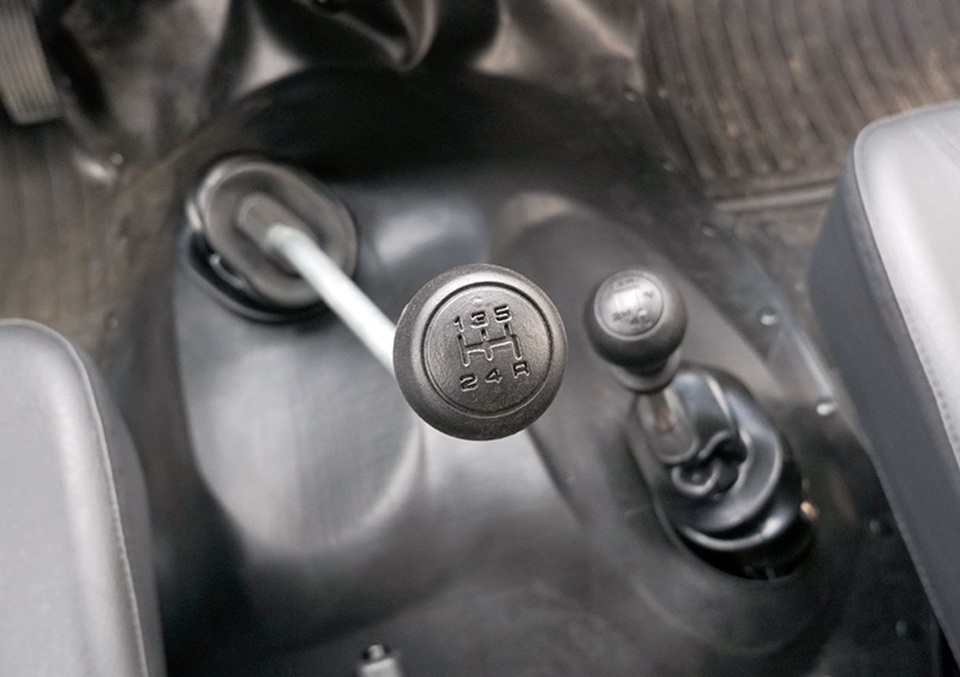 UAZ Hunter có thêm phiên bản diesel tại Việt Nam - 3 Chiếc UAZ Hunter diesel 2.2L vẫn sử dụng hộp số sàn 5 cấp và hệ thống dẫn động bốn bánh (với các chế độ 4H và 4L)