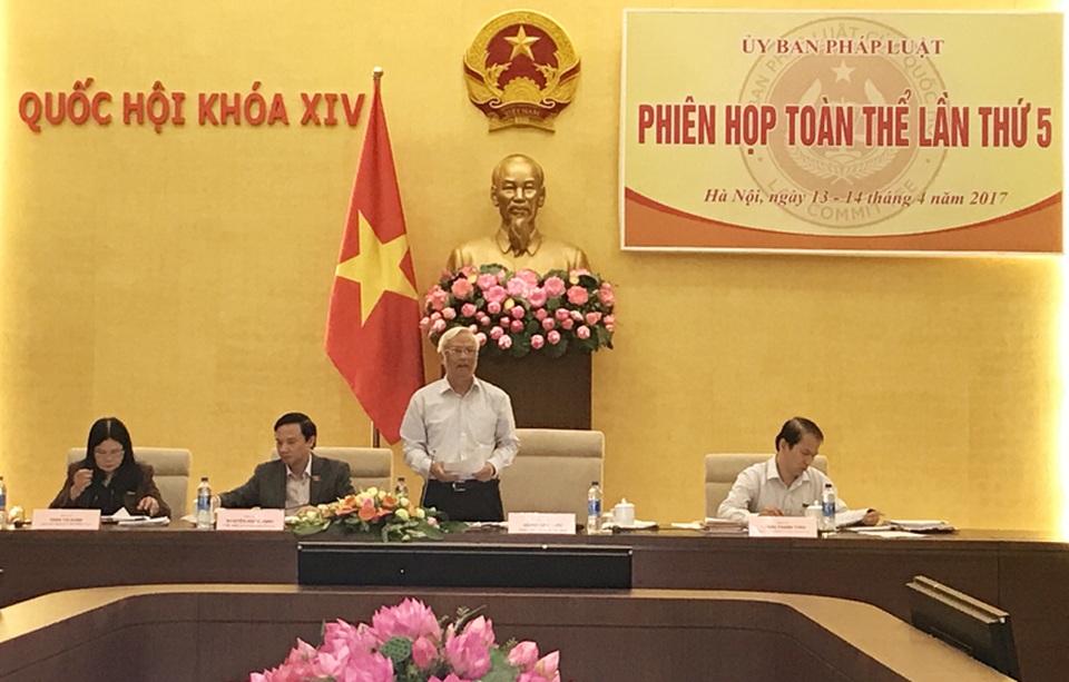 Luật về Hội chuẩn bị thông qua lại… xin rút? - 1 Phó Chủ tịch Quốc hội Uông Chu Lưu phát biểu tại phiên họp của UB Pháp luật