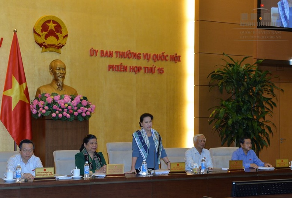 Cảnh báo về kế hoạch tăng lương công chức năm 2018 - 1 Các lãnh đạo Quốc hội điều hành phiên thảo luận quan trọng về tình hình kinh tế xã hội, ngân sách năm 2017, 2018.