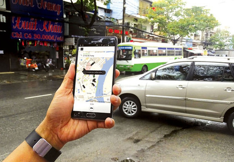 Có Uber và Grab, điệp khúc “xăng giảm, giá taxi đứng yên” không còn - 1 Thị trường taxi cạnh tranh hơn khi có sự gia nhập của các loại hình xe vận tải hợp đồng điện tử