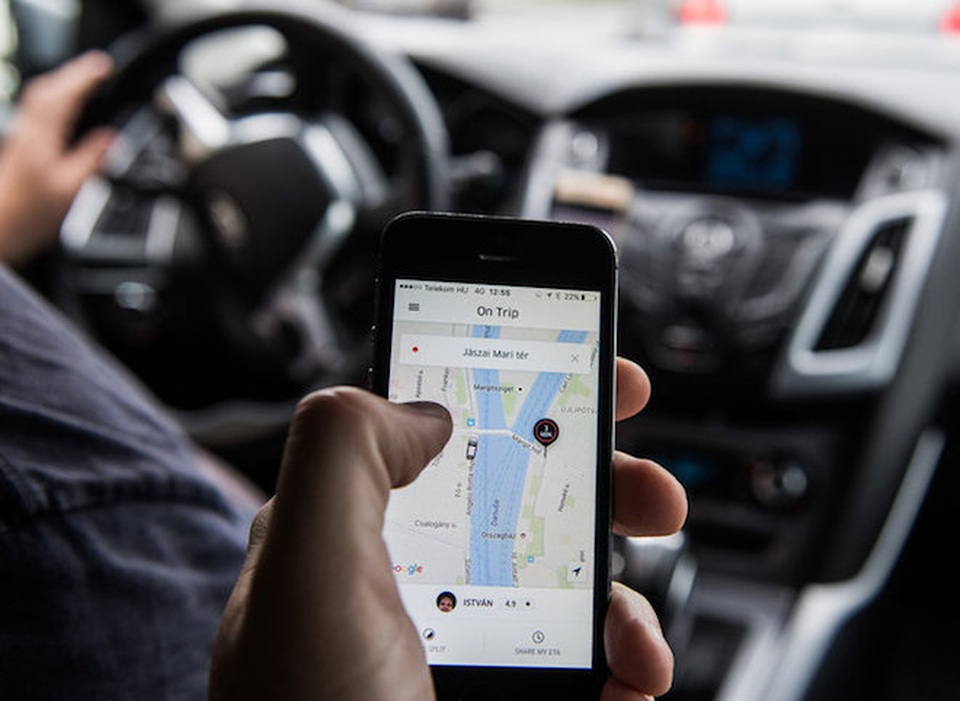Thông tin Uber tạm dừng hoạt động chỉ là... "tin vịt" - 1 Đại diện Uber khẳng định: Thông tin Uber tạm dừng hoạt động sau khi Cục thuế TP.HCM xử phạt, truy thu số thuế khủng chỉ là... tin vịt