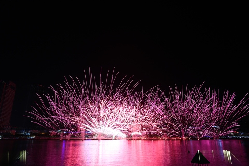 Anh, Úc, Ý sẽ cùng tranh ngôi quán quân pháo hoa ở Đà Nẵng - 4 Anh, Úc, Ý sẽ cùng tranh ngôi quán quân pháo hoa ở Đà Nẵng - 4