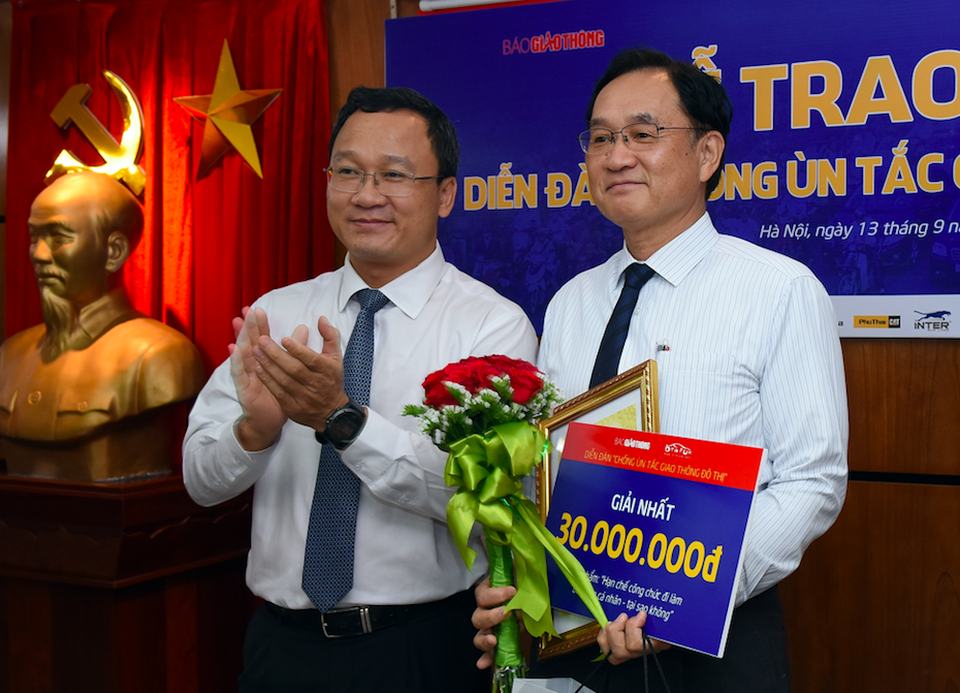 Ý tưởng chống ùn tắc đoạt giải đặc biệt của chuyên gia Nhật có gì mới? - 2 Ông Takagi Michimasa nhận giải đặc biệt tại Diễn đàn chống ùn tắc giao thông đô thị