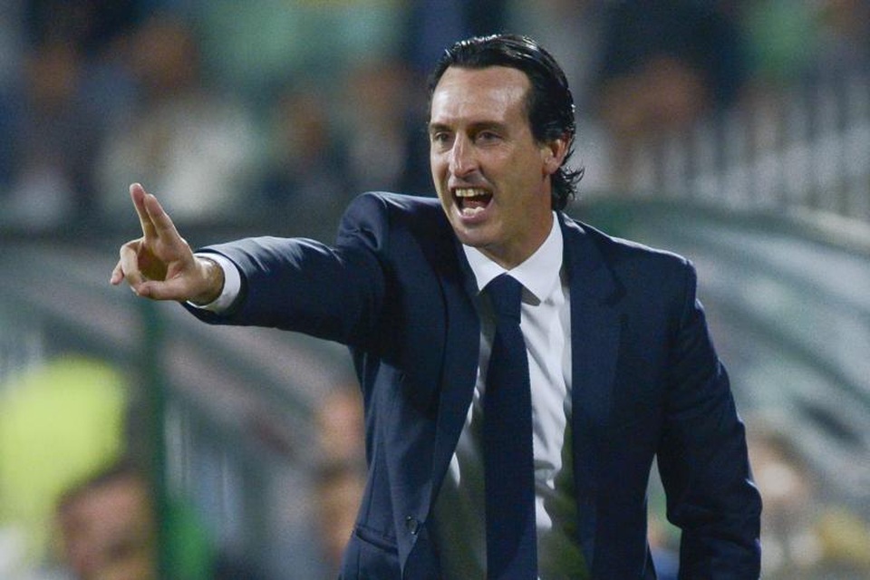 HLV Unai Emery không giành được thành tích tốt mỗi khi đối đầu với Messi