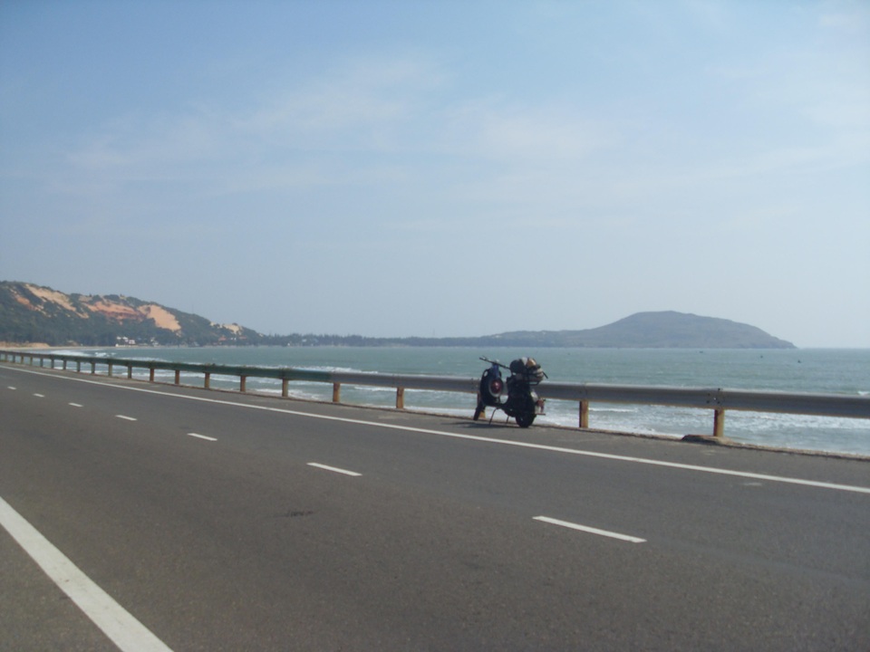 Hành trình đi bộ xuyên Việt 3000km chỉ với 15 triệu của 8x Hà Nội - 6 Khi quay về Hà Nội, Lâm thực hiện chuyến đi bằng xe máy trong 16 ngày