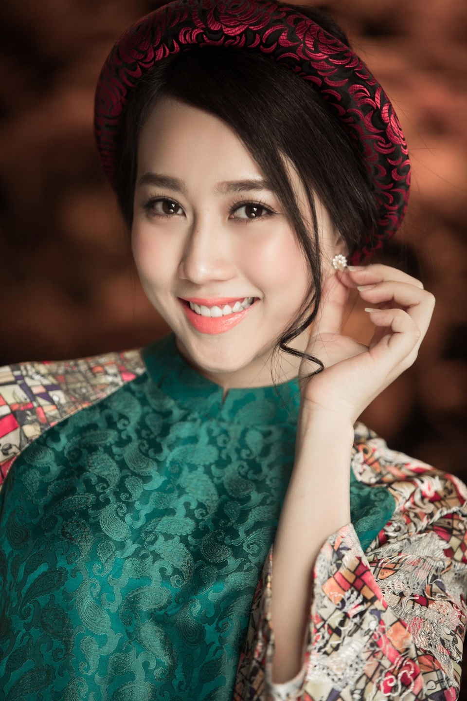 “Bạn gái” màn ảnh Sơn Tùng M-TP rưng rưng ngày Tết vắng bố - 1 Huỳnh Hồng Loan được nhiều người biết đến sau khi tham gia MV của Sơn Tùng M-TP.