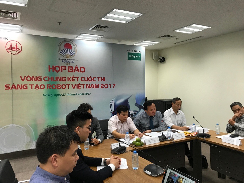 Vòng Chung kết cuộc thi Robocon 2017 sẽ khởi tranh vào 9/5 tới - 2 Ban tổ chức cuộc thi Robocon tại buổi họp báo trước khi khởi tranh vòng Chung kết diễn ra vào 9/5 tới đây.