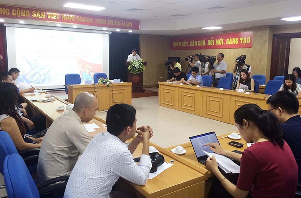 
Buổi họp báo phát động hành trình Theo bước chân những người anh hùng.
