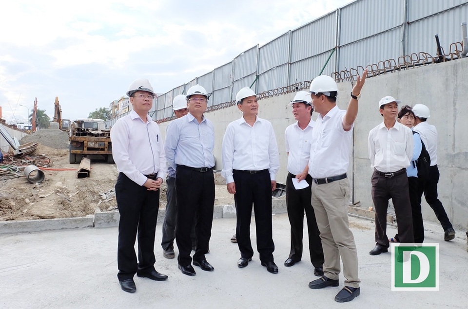 Tân bí thư Đà Nẵng thị sát các công trình phục vụ APEC - 2 Đây được xem là chuyến đi thực địa đầu tiên trên cương vị Bí thư Đà Nẵng của ông Trương Quang Nghĩa