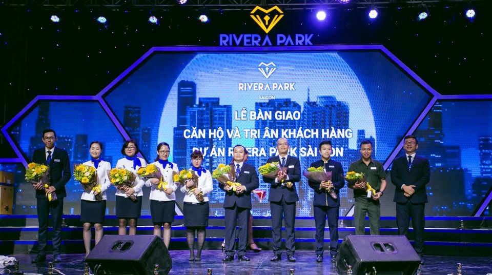 Dự án Rivera Park Sài Gòn của Long Giang Land về đích - 3 Ra mắt Ban quản lý tòa nhà Rivera Park Sài Gòn, những người sẽ gắn bó và phục vụ dân cư trong thời gian sắp tới.
