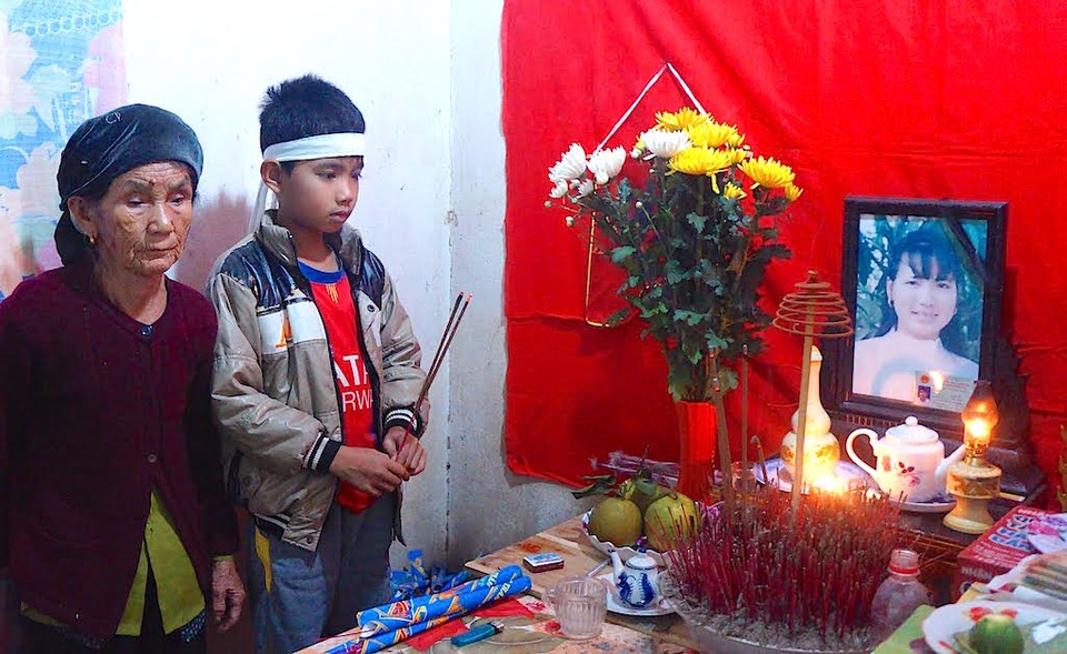 Ở vào cái tuổi đã gần đất xa trời, bà Thiêm mong muốn cháu Thụ được học hành đến nơi đến chốn để mẹ em ở suối vàng mãn nguyện.