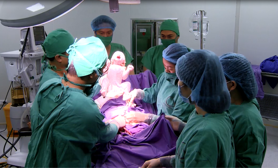 Em bé IVF đầu tiên tại Bệnh viện Sản Nhi Quảng Ninh - 1 Bệnh viện Sản Nhi Quảng Ninh vừa đón em bé đầu tiên chào đời bằng phương pháp thụ tinh trong ống nghiệm