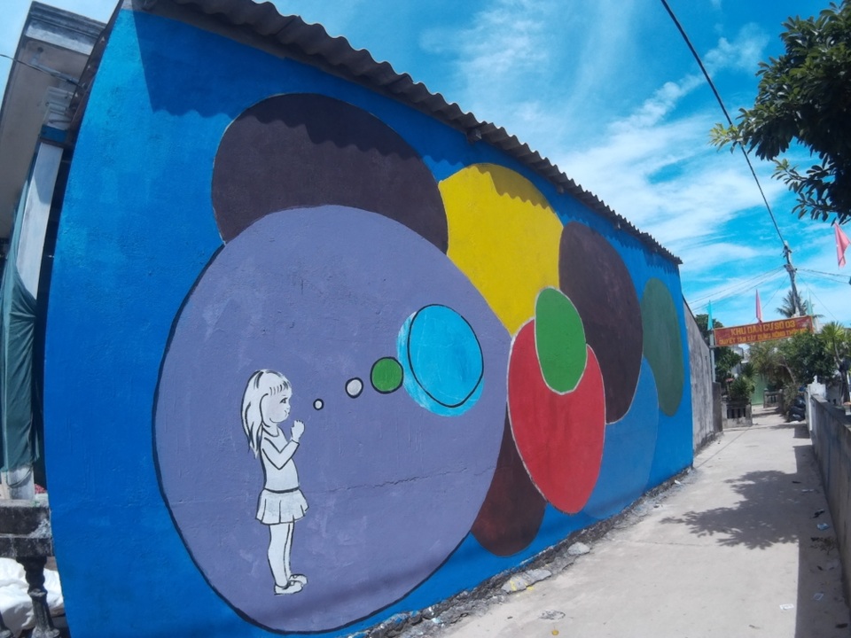 Khám phá “ngôi làng” bích họa đẹp ngẩn ngơ ở Lý Sơn - 3