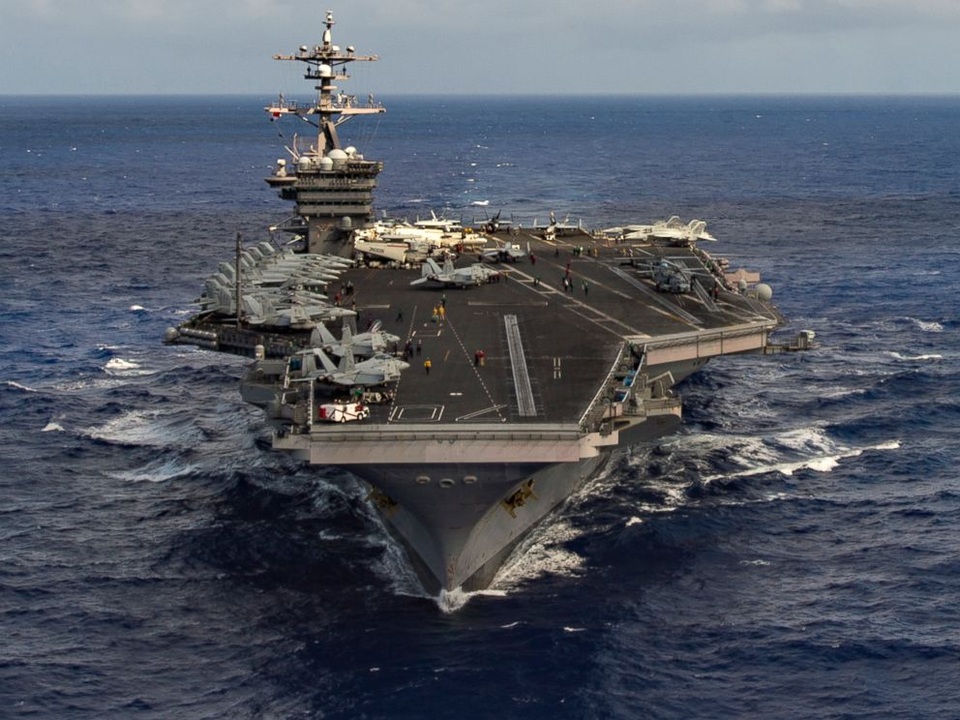 Tàu sân bay Mỹ phô diễn uy lực trên các vùng biển châu Á - 1
Tàu sân bay USS Carl Vinson di chuyển trên Thái Bình Dương ngày 30/1.