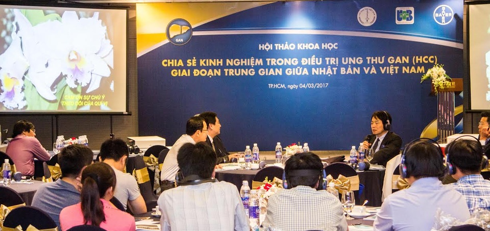 Kinh nghiệm trong điều trị ung thư gan tại Việt Nam - 2
Thảo luận với chủ tọa đoàn nhằm chia sẻ kinh nghiệm điều trị ung thư gan giữa hai nước Việt Nam và Nhật Bản