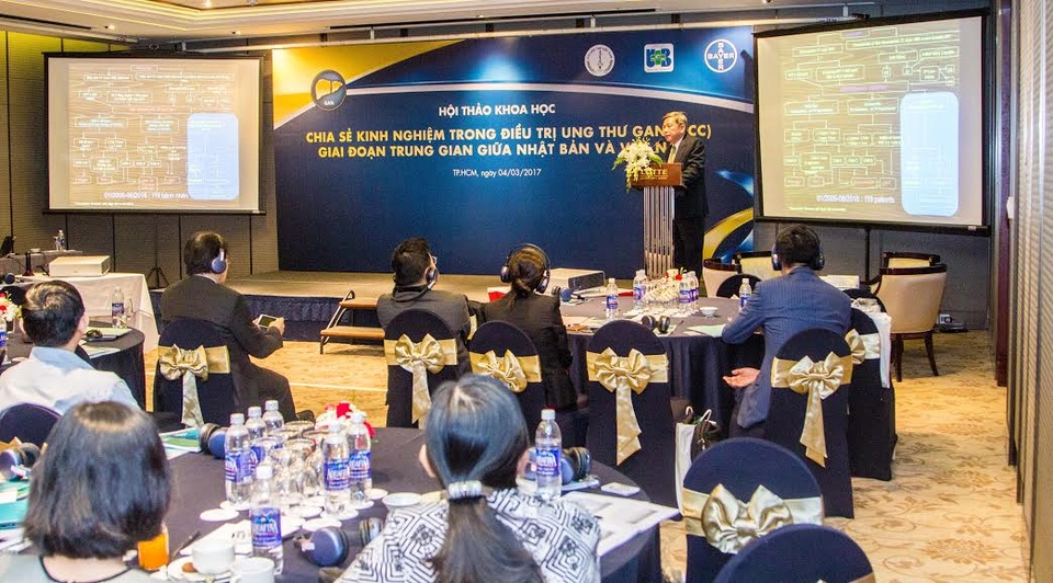 Kinh nghiệm trong điều trị ung thư gan tại Việt Nam - 4
BS. CKII Nguyễn Đình Song Huy, Phó Giám đốc Trung tâm Ung bướu, Trưởng khoa U gan Bệnh viện Chợ Rẫy báo cáo tại hội thảo, chia sẻ kinh nghiệm thực tế điều trị cho bệnh nhân tại bệnh viện Chợ Rẫy