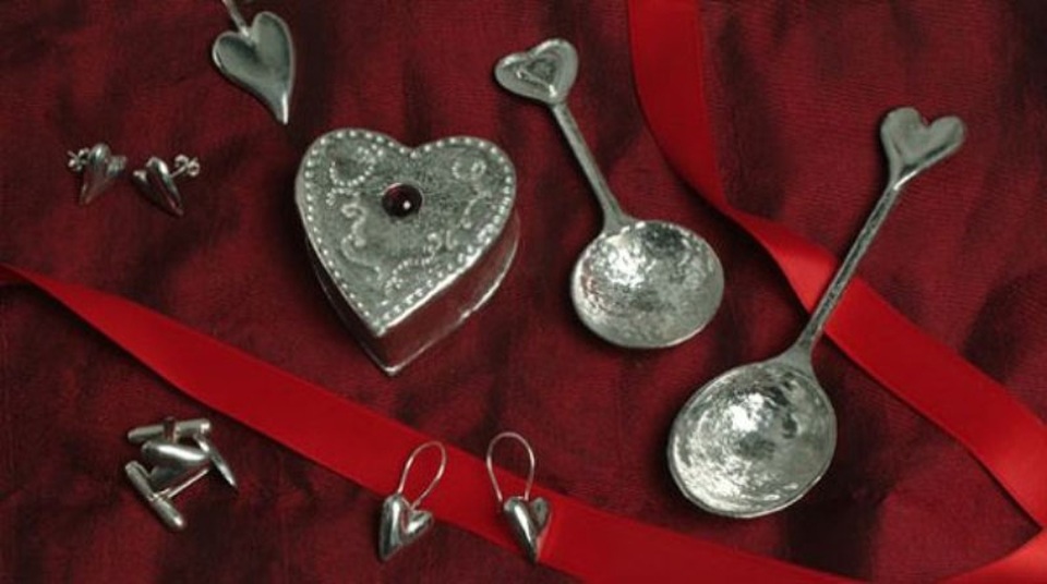 Dạo quanh thế giới với các phong tục trong ngày lễ Valentine - 1 Chiếc thìa bạc truyền thống trong ngày lễ Valentine ở Anh.