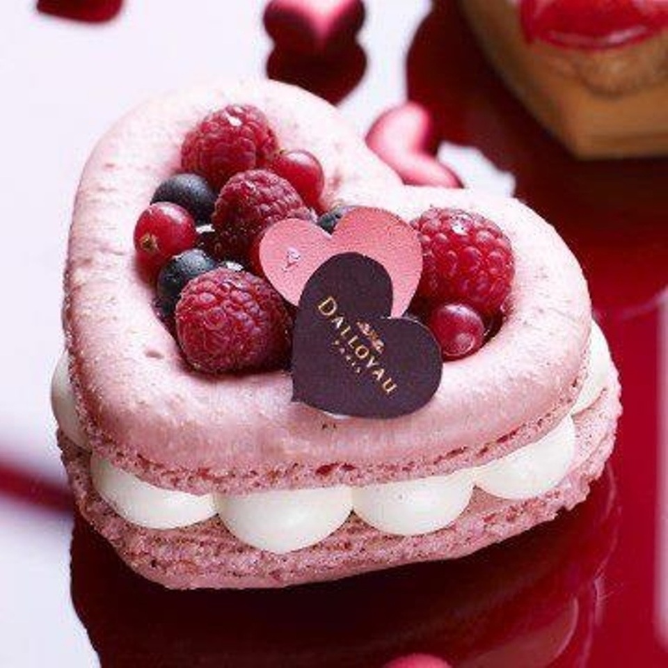 Dạo quanh thế giới với các phong tục trong ngày lễ Valentine - 3 Những chiếc bánh kem hình trái tim là món quà được ưa chuộng.