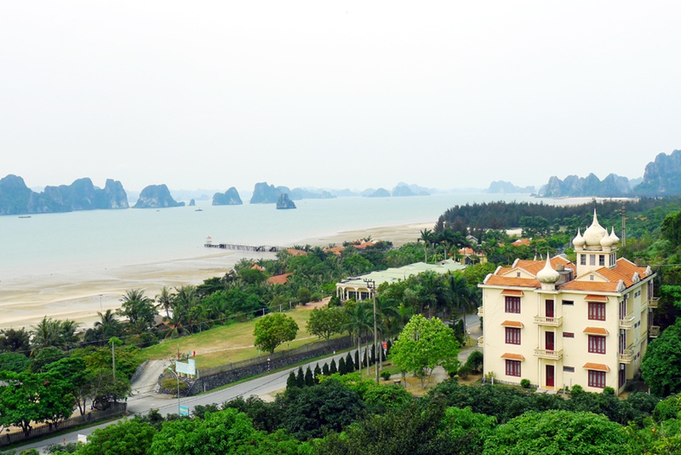Quảng Ninh muốn “nhất thể hóa” chức danh Trưởng đặc khu - 1 Vân Đồn với điều kiện tự nhiên, vị trí đặc biệt có nhiều tiềm năng để trở thành một đặc khu kinh tế về du lịch, dịch vụ, công nghệ cao.