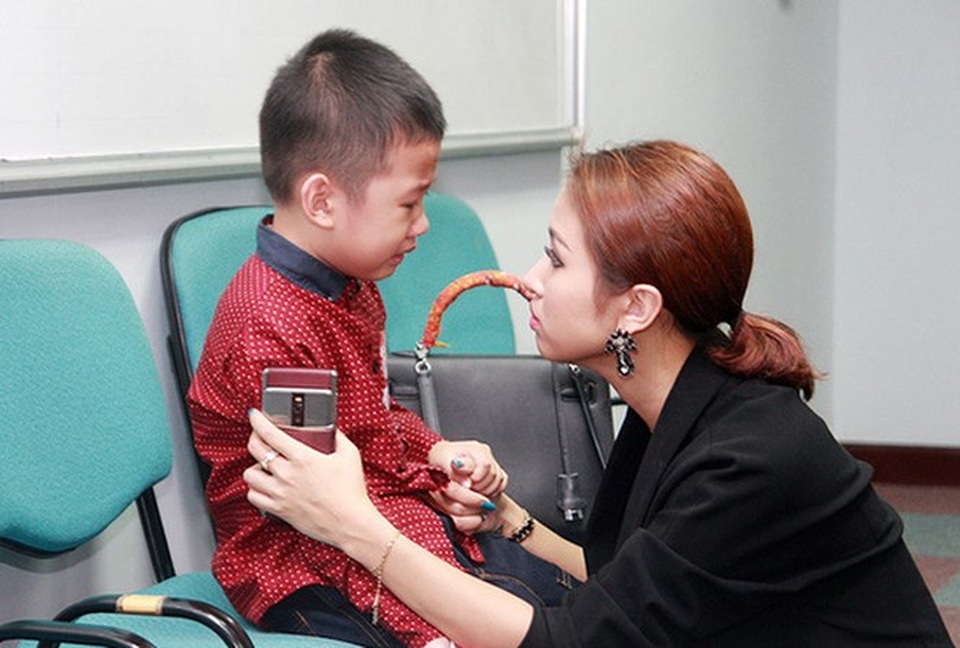 Hành trình chữa bệnh đầy nước mắt cùng con của loạt nghệ sĩ Việt - 5 Cu Bin từng rụt rè, ít nói và dễ tổn thương vì sang chấn tâm lý. Ảnh: An Diệp Phi.