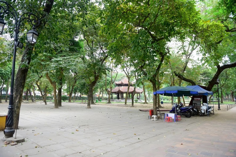 Du khách bức xúc vì không có chỗ gửi xe ở Văn Miếu - Quốc Tử Giám - 10 Khu vực bãi đỗ xe trước đây trở nên vắng vẻ