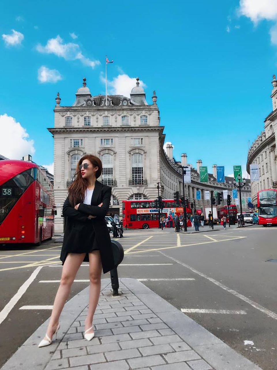 Nhan sắc của các hot girl Hà Nội đời đầu ngày ấy - bây giờ (phần 2) - 39 Nhan sắc của các hot girl Hà Nội đời đầu ngày ấy - bây giờ (phần 2) - 39