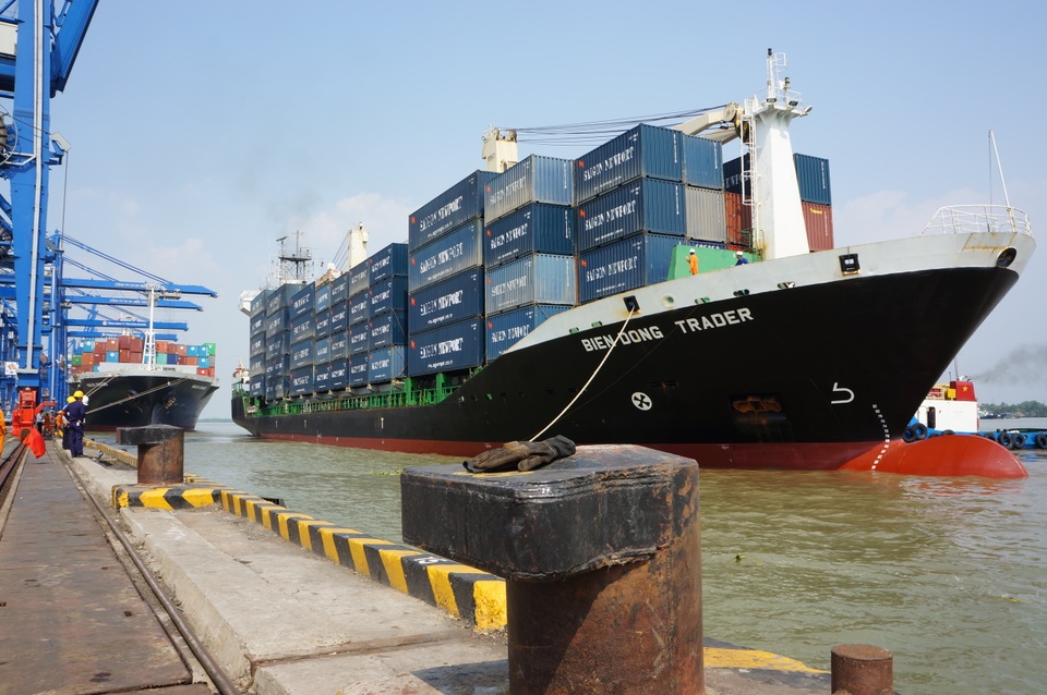 Hiệp hội logistics "không muốn" Bộ Công Thương bỏ điều kiện kinh doanh - 1 VLA là hiệp hội đầu tiên đề nghị Bộ Công Thương cân nhắc không xóa bỏ điều kiện kinh doanh