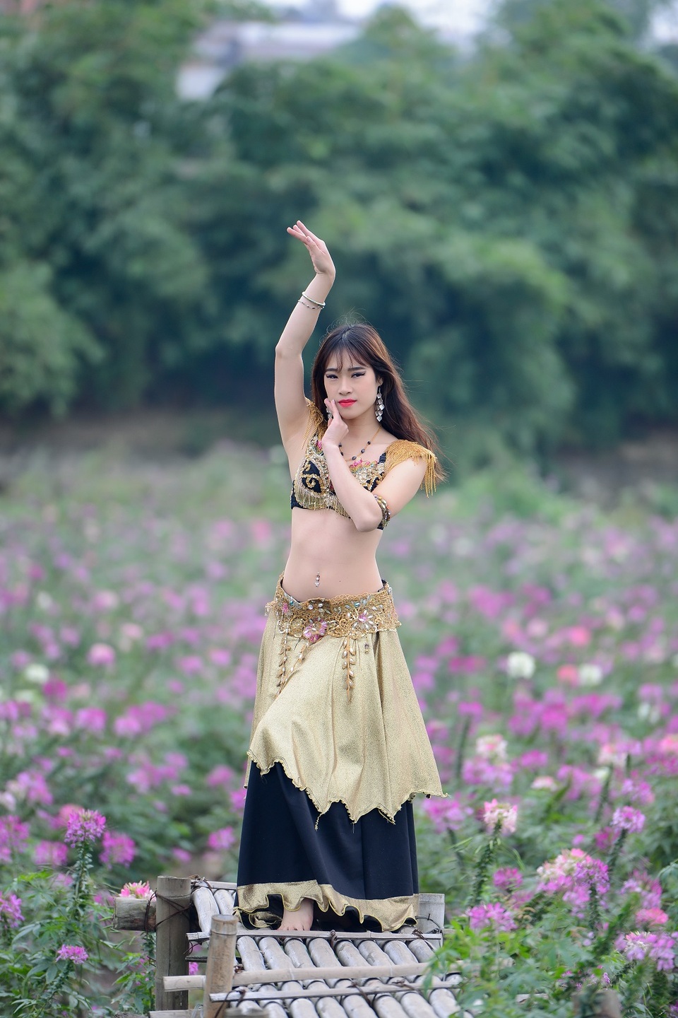 Nữ bellydance 9X khoe vũ điệu đẹp mê hồn ngày Tết - 15 Nữ bellydance 9X khoe vũ điệu đẹp mê hồn ngày Tết - 15