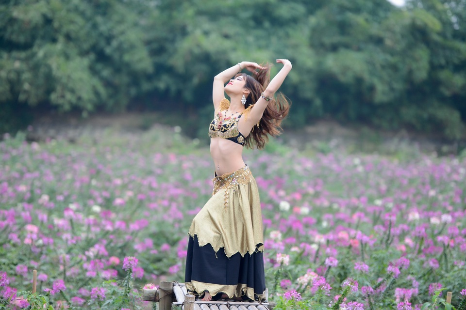 Nữ bellydance 9X khoe vũ điệu đẹp mê hồn ngày Tết - 17 Nữ bellydance 9X khoe vũ điệu đẹp mê hồn ngày Tết - 17