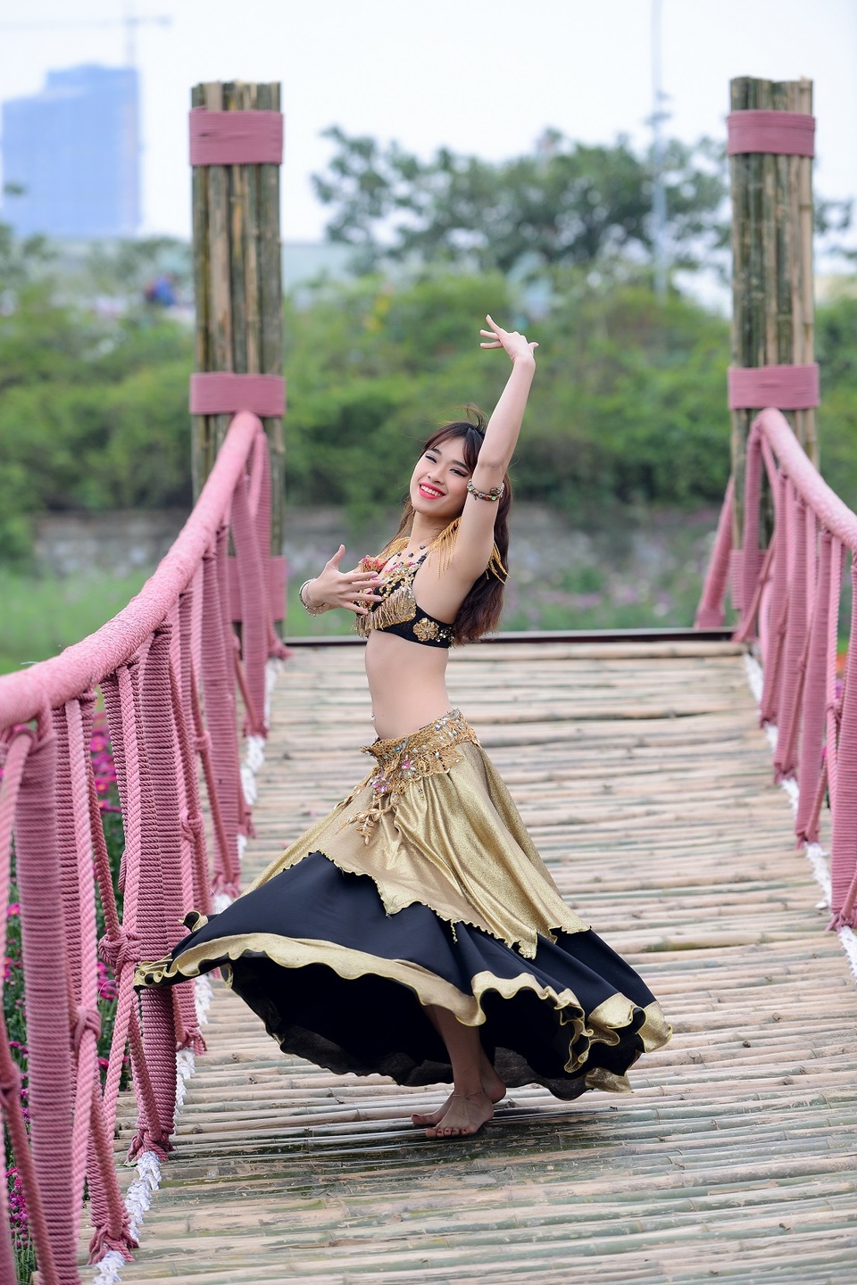 Nữ bellydance 9X khoe vũ điệu đẹp mê hồn ngày Tết - 7 Nữ bellydance 9X khoe vũ điệu đẹp mê hồn ngày Tết - 7