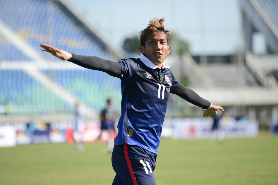 Học trò cũ HLV Hữu Thắng cảnh báo sự nguy hiểm của "Ronaldo Campuchia" - 1 Chan Vathanaka là cầu thủ vô cùng đáng sợ với hàng thủ tuyền Việt Nam