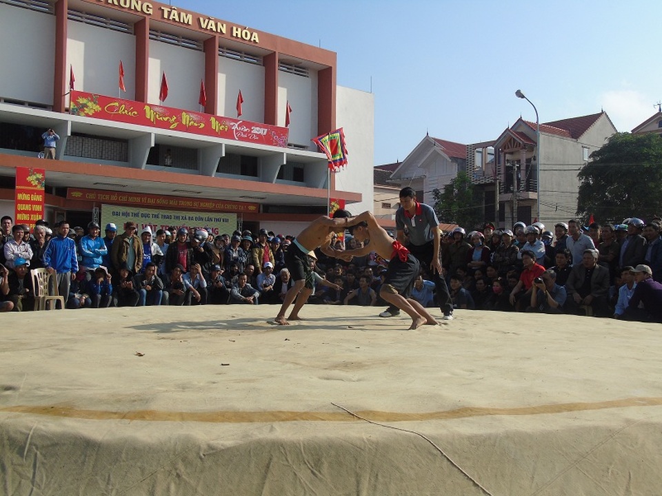 Hội vật không chỉ tạo không khí vui vẻ những ngày đầu năm mới mà còn hun đúc tinh thần vật võ của nhân dân.