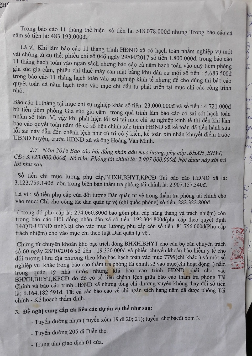 Vụ dân “tố” xã thiếu minh bạch trong thu chi tài chính: Xã thừa nhận có sai sót! - 5 Một trang báo cáo khác của UBND xã cho rằng có một số khoản chi bị nhầm...