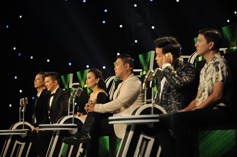 Phần dự thi được nhạc sĩ Hoài An đánh giá là: “Rất ấn tượng vì cách gắn kết hai bài hát lại với nhau”. Với ca sĩ Quang Lê, đây là phần trình diễn “quá hay luôn”. Còn ca sĩ Đàm Vĩnh Hưng lại dành lời khen vì “dàn dựng câu chuyện xen kẽ, dẫn dắt hợp lý”.