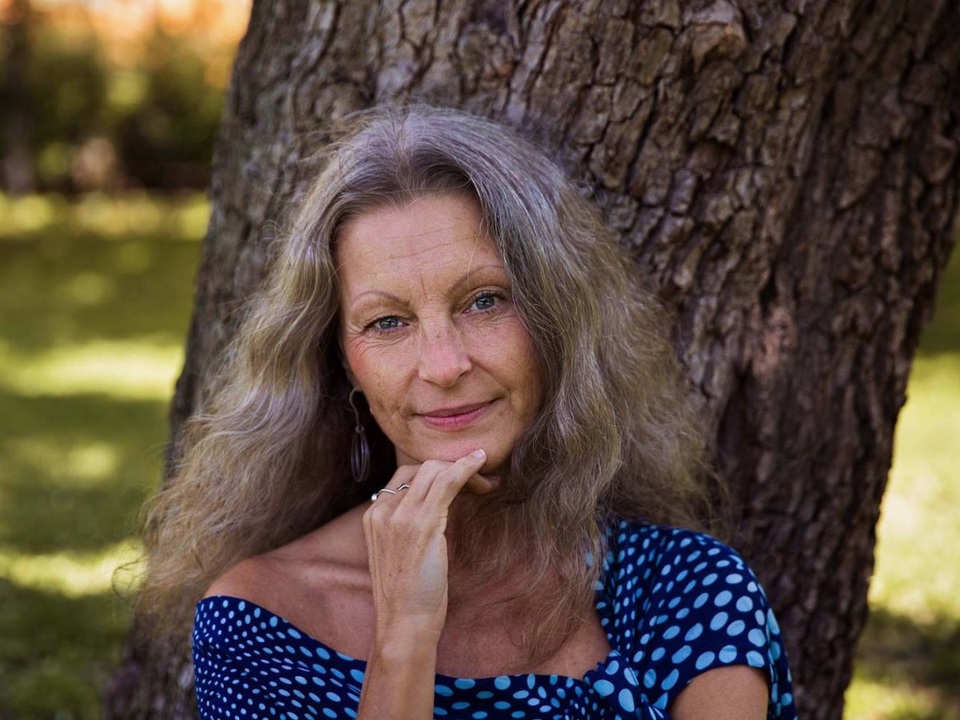 Mihaela cho biết, cô thích chụp những gương mặt mang nét tự nhiên mộc mạc, không trang điểm phục sức cầu kỳ. Trong hình là Gita, một huấn luyện viên đang sống tại Örebro, Thụy Điển.