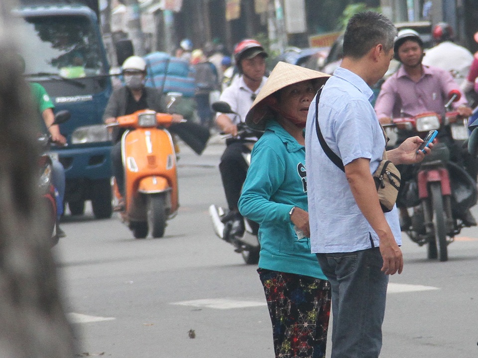 Lác đác một vài người đến hỏi mua